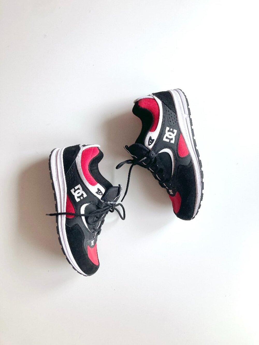 DC SHOES Kalis Lite Black Red White Low Top Skate Shoe Sneakers, Size 9/42